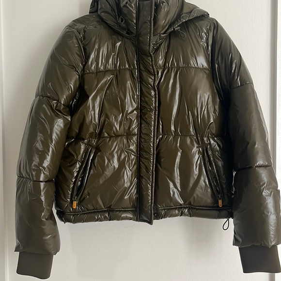 GAP Jackets & Blazers - GapFit high shine green puffer Nwt